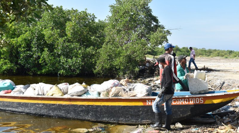Alcaldías de Puebloviejo y Sitionuevo, lideran cruzada de limpieza en la Ciénaga Grande