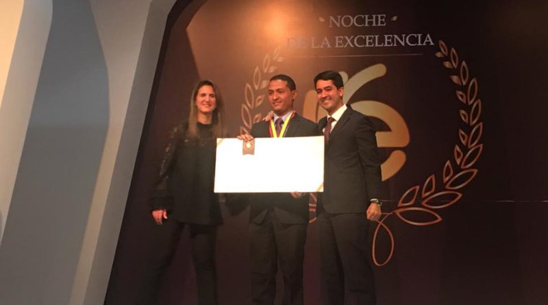 Orgullo Cienaguero, docente Barney Bermúdez Tette brilló en noche de excelencia del MEN
