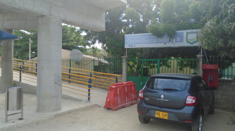 Construyen puente peatonal, Ruta del Sol incumple promesas al colegio de Cordobita en Ciénaga