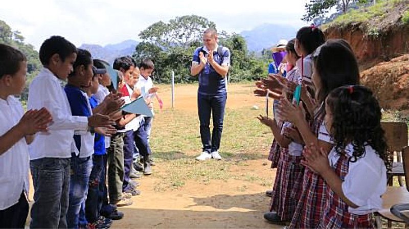 Alcalde ratificó su compromiso de construir escuela autosostenible en la Sierra