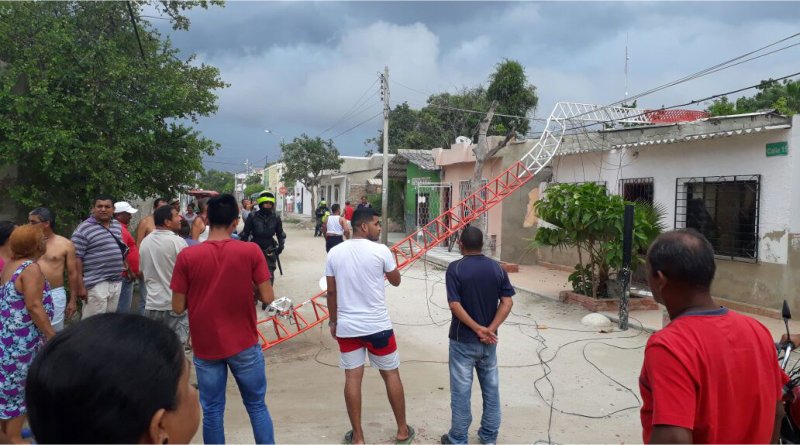 Cae antena en inmediaciones de la calle 15 con carrera 8 en Ciénaga