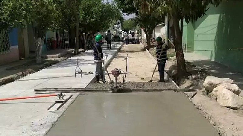 Alcaldía de Ciénaga verifica avances de pavimentación en el barrio Loma Fresca