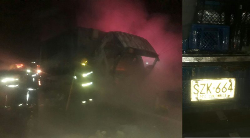 Se quema vehículo tipo furgón a la altura del puente La Aguja