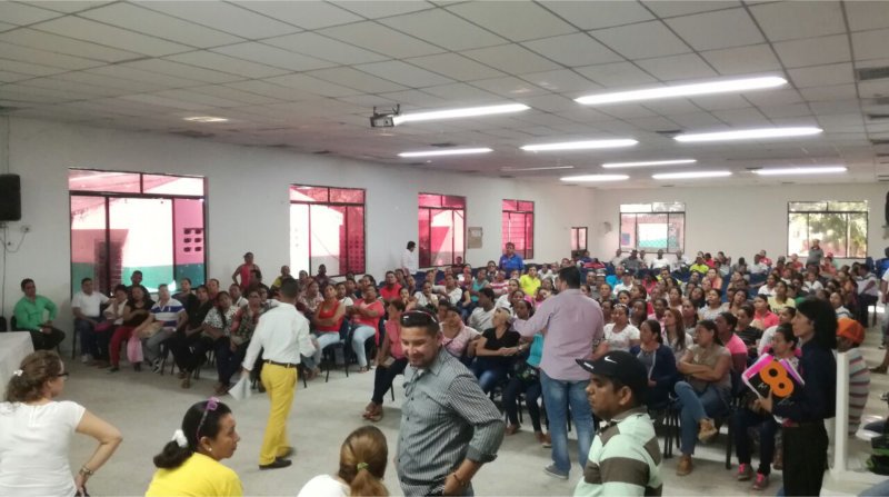 En riesgo inminente fue declarado el Virginia Gómez por el poste y transformador ubicado dentro del plantel educativo.