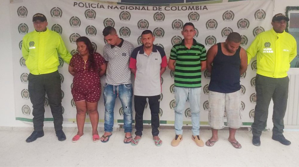 Casa por cárcel a los 4 venezolanos capturados con arma de fuego en Ciénaga y la mujer que portaba drogas