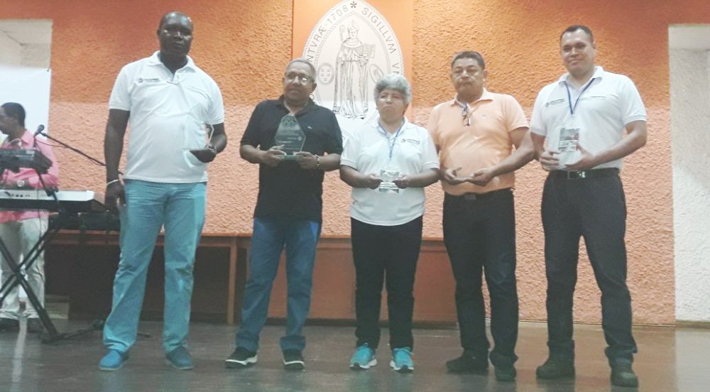 Licenciado César Cantillo Peralta recibe premio Nacional de Educación Física