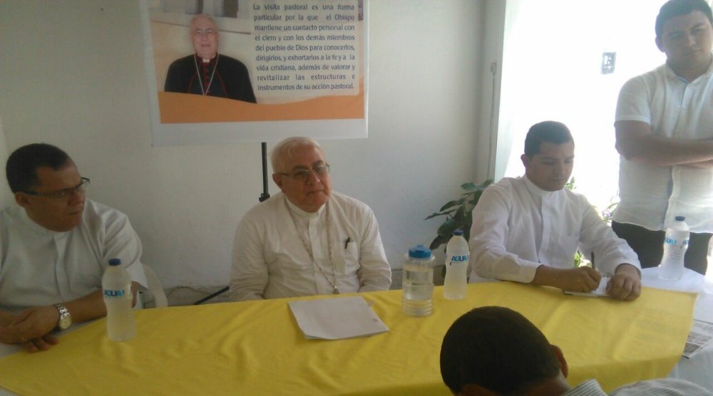 Obispo Luis Adriano Piedrahita promueve la fe católica en su visita a Ciénaga