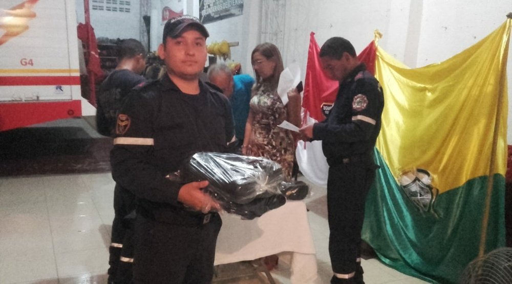 Entregada dotación a miembros del Cuerpo de Bomberos en Ciénaga