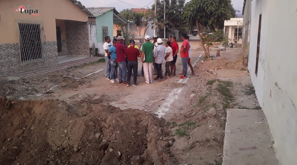 Pavimento de La Victoria fue “revisado” por grupo interdisciplinario de funcionarios, líderes y comunidad