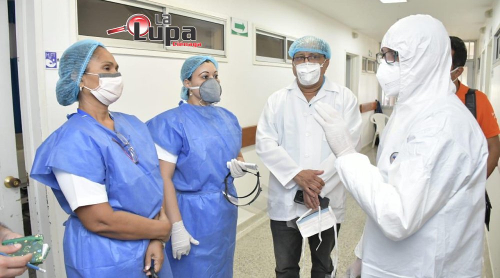 Con traje de bioprotección, Caicedo hizo recorrido por zona de Cuidados Intensivos del hospital JMB