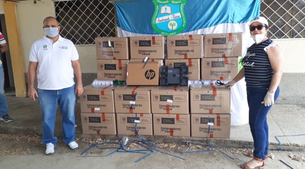 81 portátiles recibió IETA de Sevillano por parte de Computadores para Educar