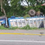 Siniestro en la vía Ciénaga Barranquilla, se volcó un camión: cuatro personas fallecidas Siniestro en la vía Ciénaga Barranquilla, se volcó un camión: cuatro personas fallecidas