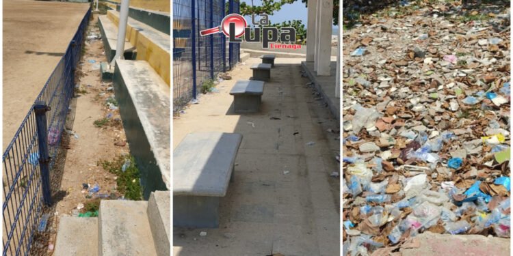 Las basuras «juegan» sin control en la cancha Brisas del Mar