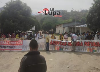 Plantón de líderes y comunidad de la sierra: exigen explicaciones en torno a proyecto de placas huellas