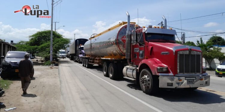 Habitantes del sector Las Delicias bloquean la vía Ciénaga – Barranquilla.