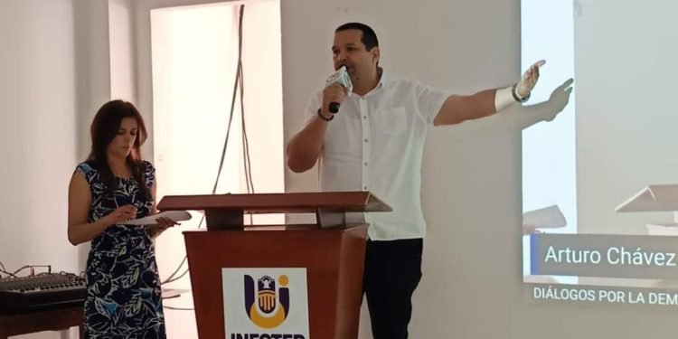 Siempre prestos a colaborar con las entidades que requieran nuestro apoyo para fortalecer los procesos públicos y enriquecer a la ciudadanía, hoy acogemos la realización de los «Diálogos por la Democracia» en nuestro auditorio Álvaro Cepeda Samudio.