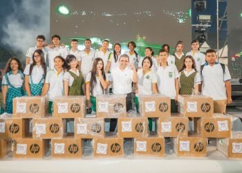 ¡De la teoría a la práctica! Computadores por el Cambio llegaron para transformar las clases en el Magdalena, pasando del papel a las nuevas tecnologías