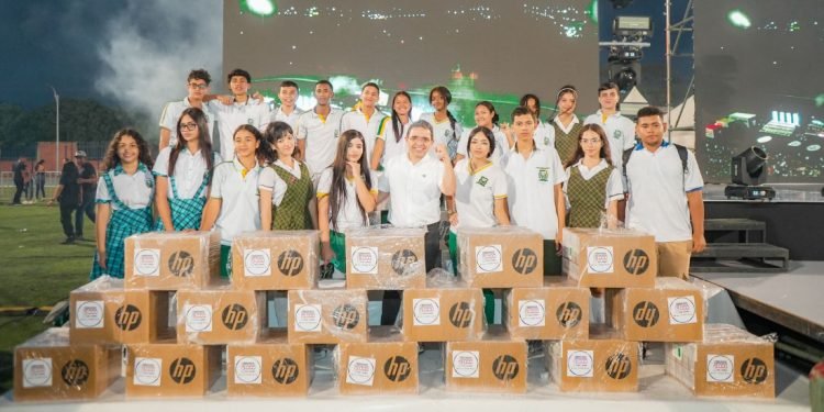 ¡De la teoría a la práctica! Computadores por el Cambio llegaron para transformar las clases en el Magdalena, pasando del papel a las nuevas tecnologías